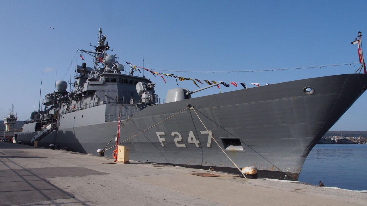 Натовски кораби акостират в Бургас