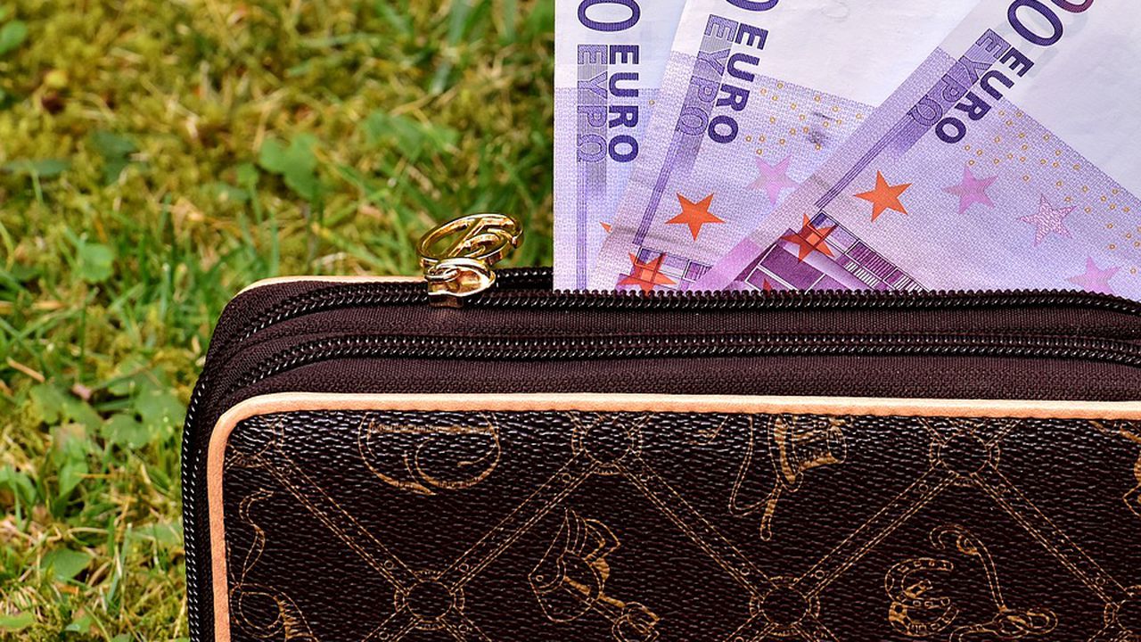 Жена от Нова Загора намери и върна чанта с пари и златни накити