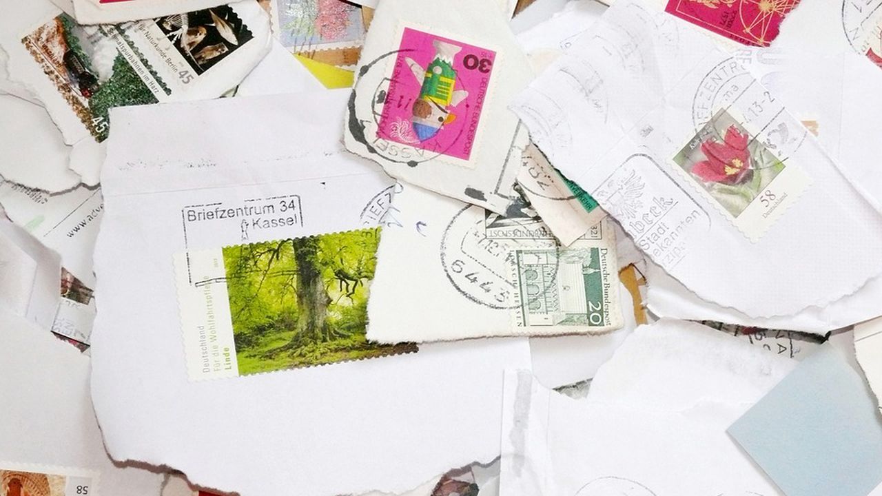 Красимир Каракачанов валидира юбилейна марка "140 години Българска армия" (снимка)