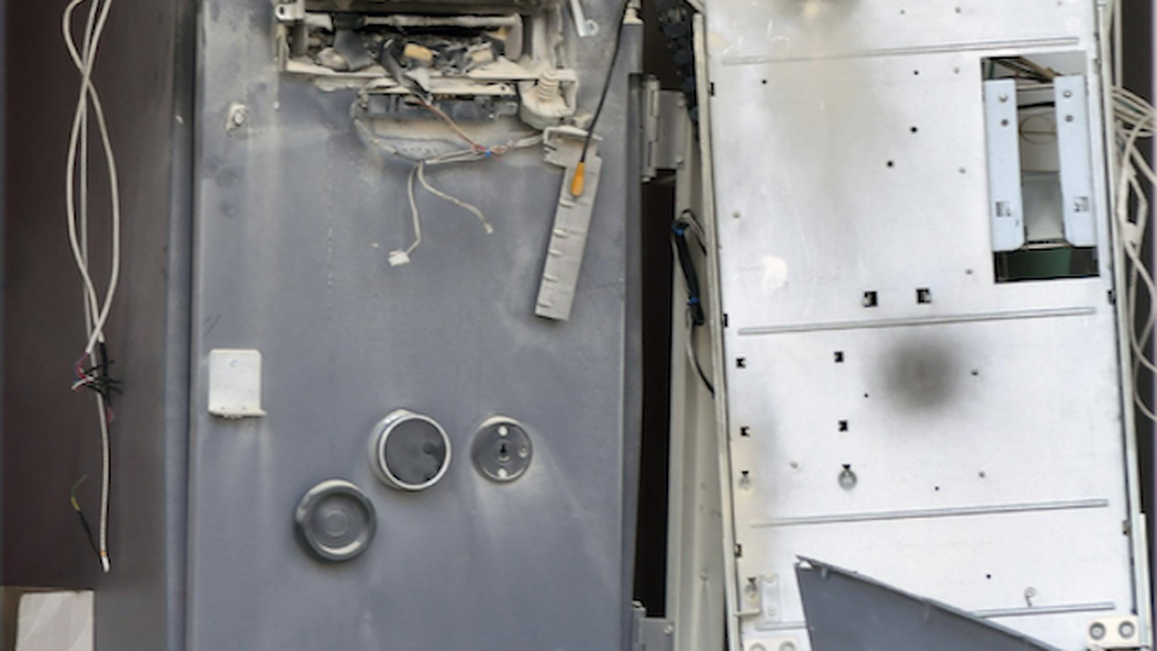 Неизвестни взривиха банкомат в Стара Загора