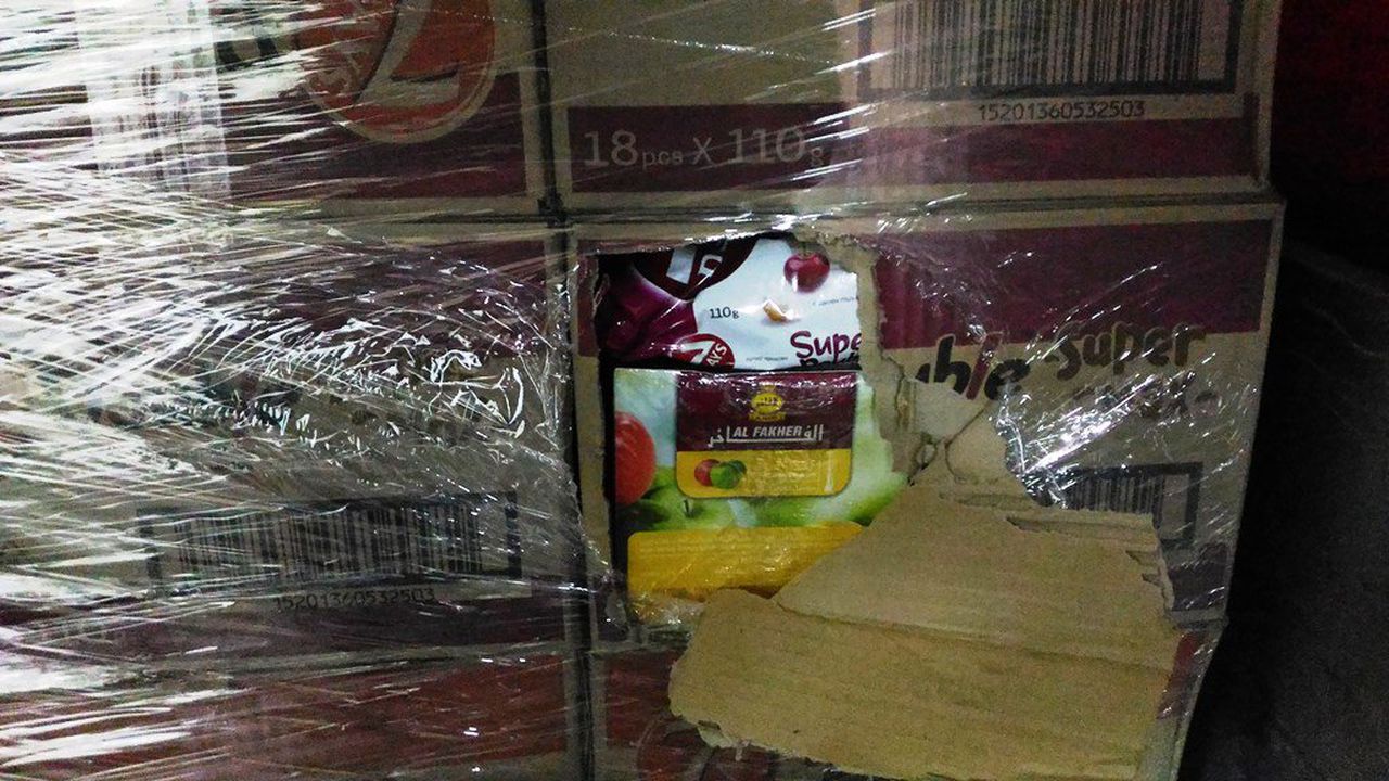 Митничари откриха близо 100 кг нелегален тютюн за наргиле в кашони с кроасани (снимки)