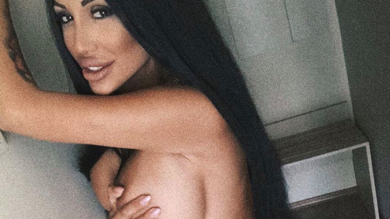 Джулиана Гани стана брюнетка (снимки 18+)