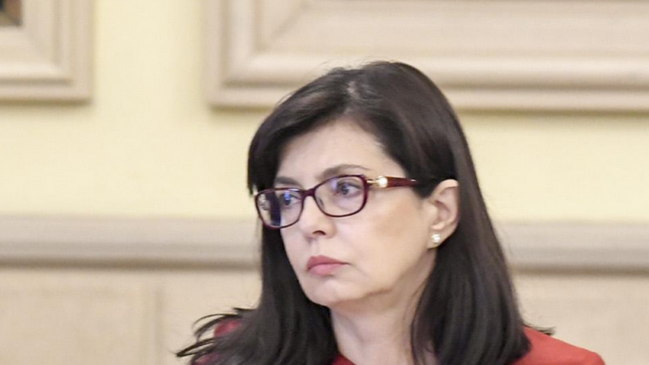 Кунева: Кабинетът трябва да заеме категорична позиция по казуса с Каталуния