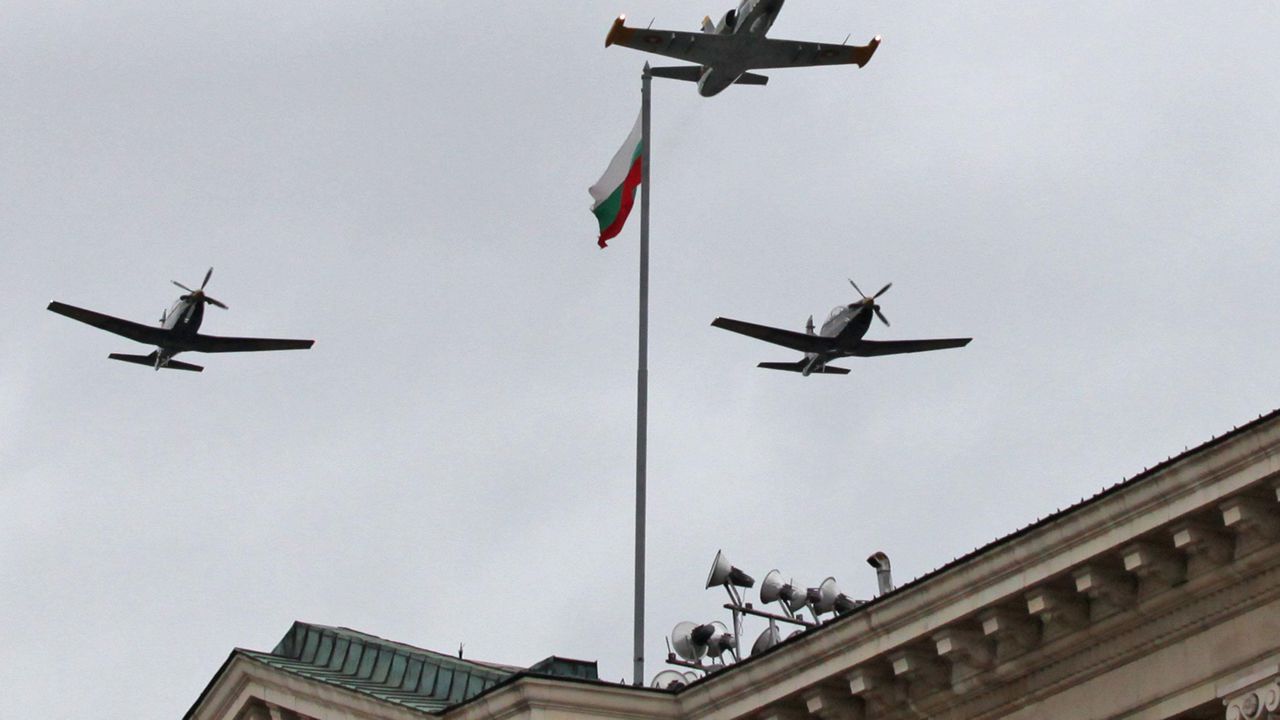 Отбелязваме Празника на авиацията и Военновъздушните сили (видео+снимки)