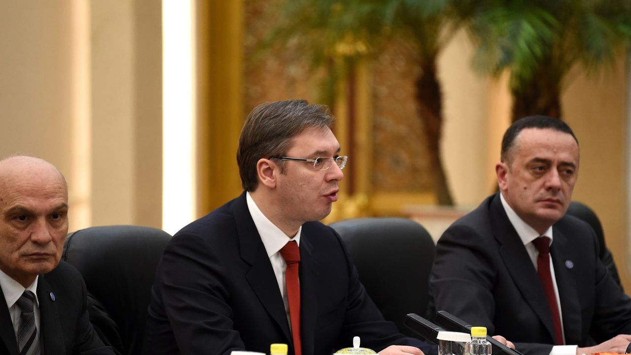 Хиляди пак на протести срещу новия президент на Сърбия