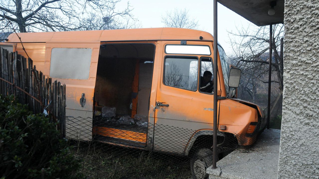 Британка почина след като бус, пътуващ по ул. "Самоковско шосе", падна в р. Искър