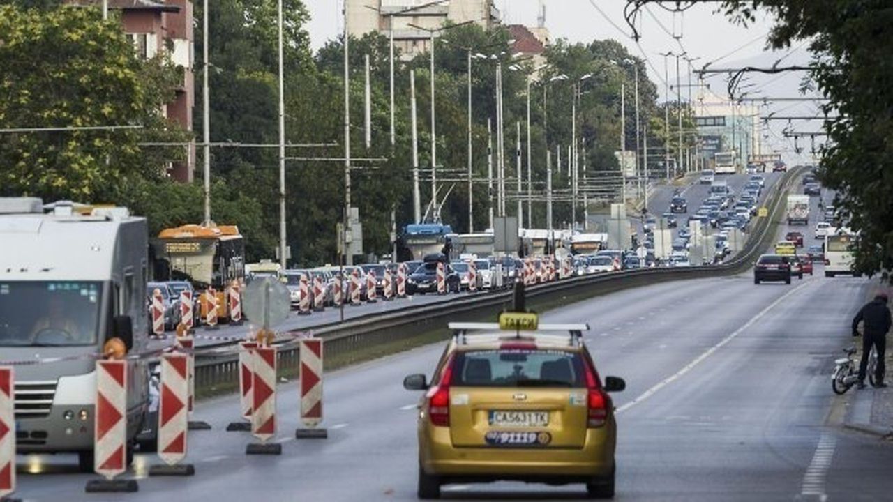 Временно променят движението в София