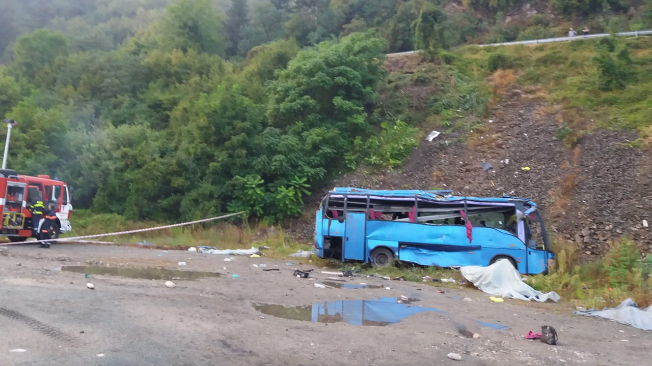 16 жертви взе войната по пътищата