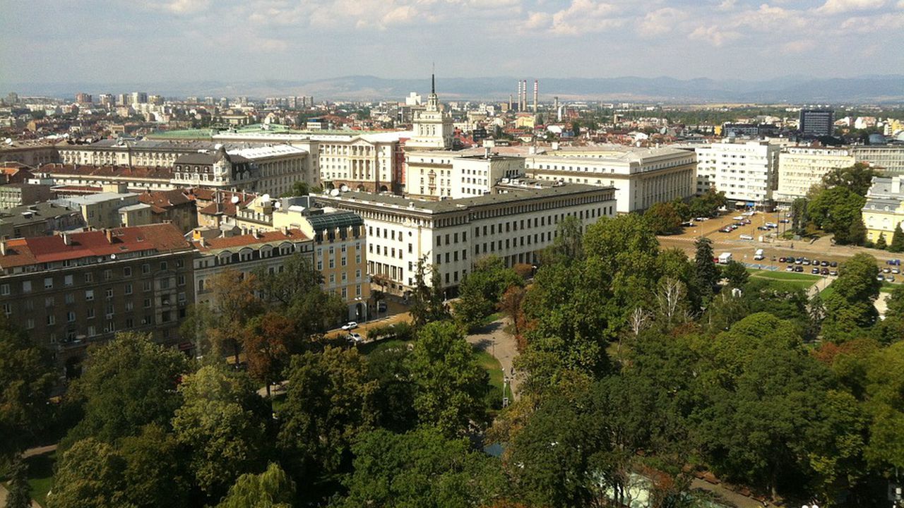 Столична община призова гражданите да внимават заради обявения жълт код за силен вятър