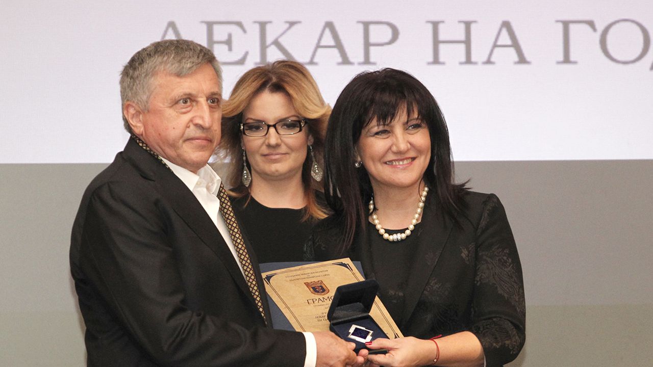 Цвета Караянчева връчи наградите на двама млади лекари