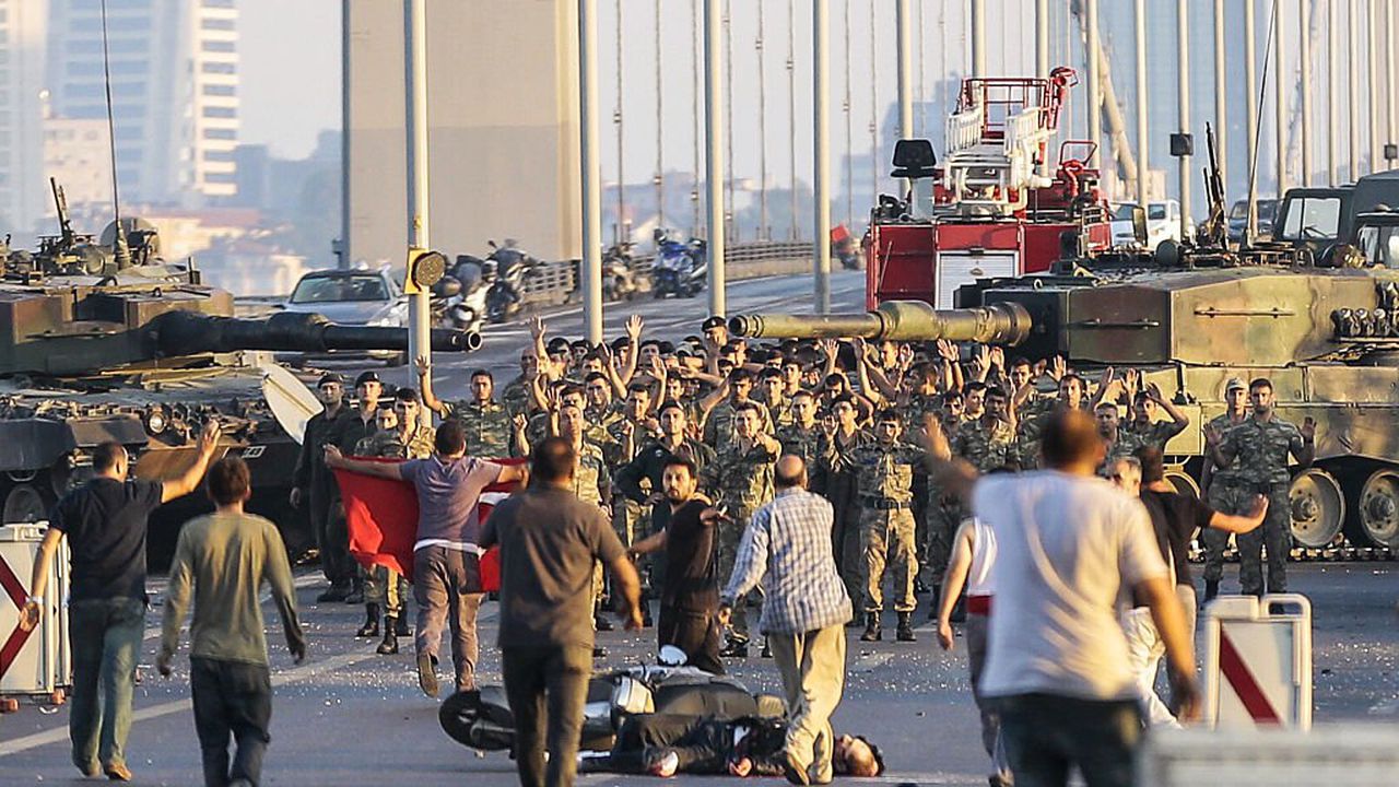 Бивш наш дипломат: Пучът в Турция е инсцениран или контролиран