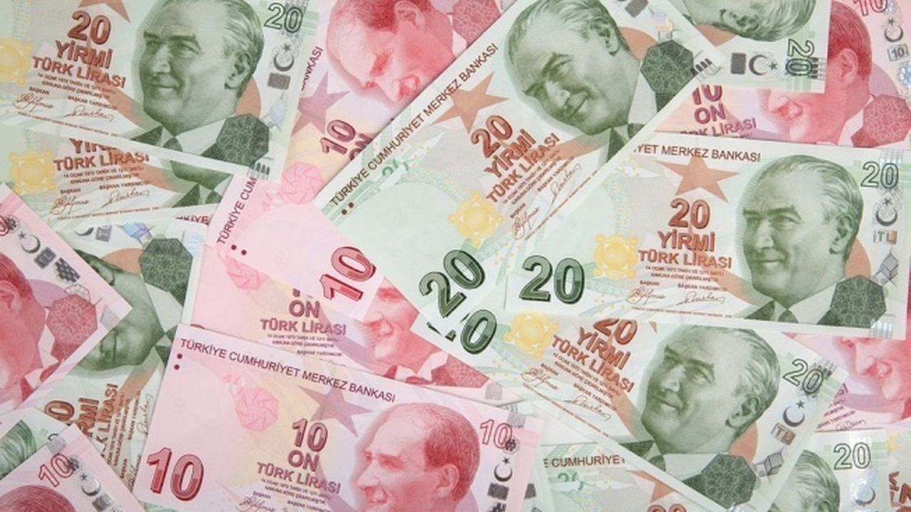 Отново турската лира започна да се срива