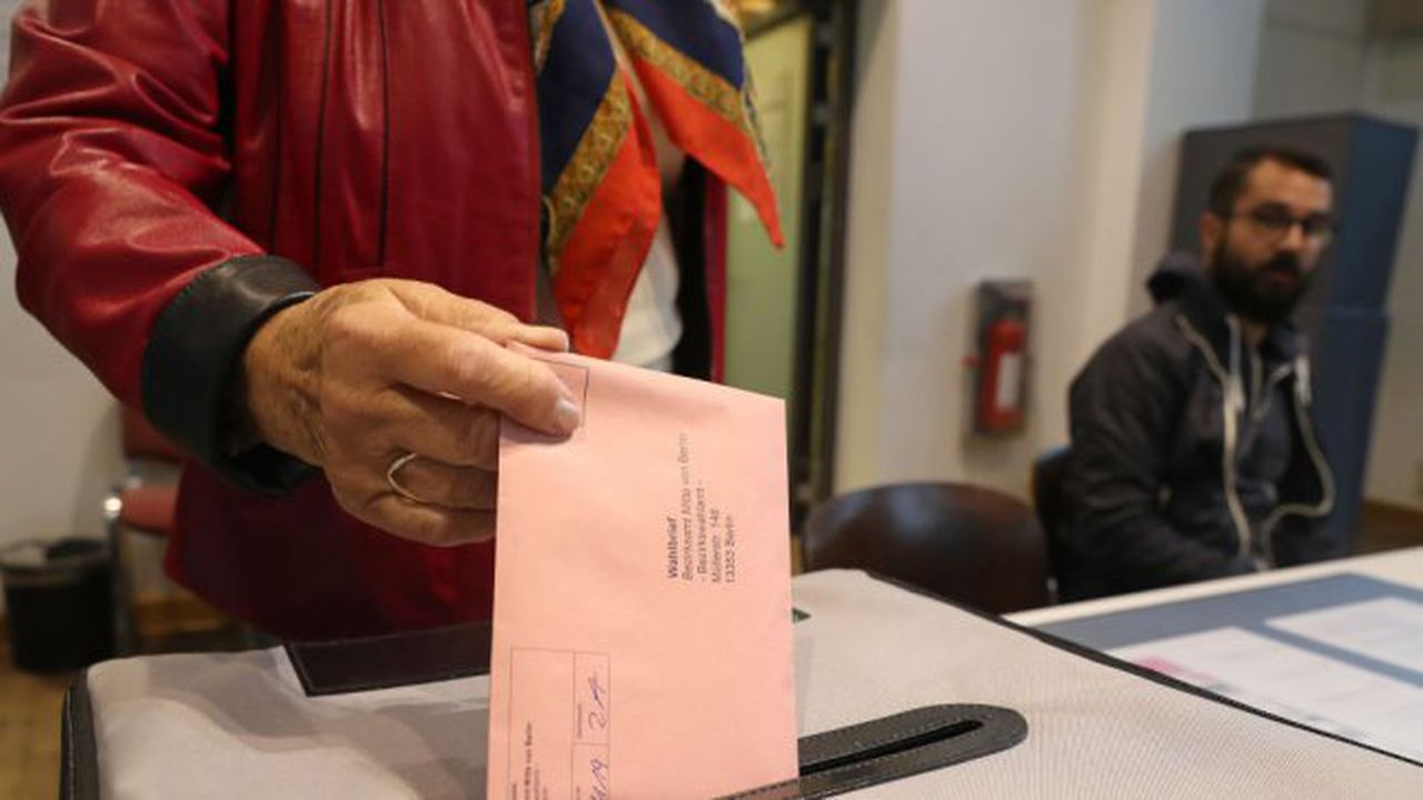 АзГ трупа популярност в провинция Саксония, сочи допитване