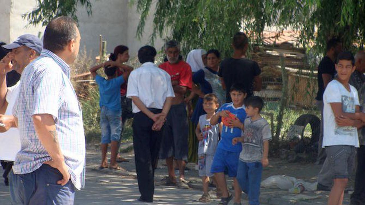 Пиян циганин удари полицай след забележка за висока музика в "Столипиново"