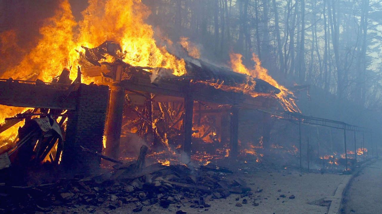 8-годишно дете предизвика пожар във Варненско, изгоряха три къщи