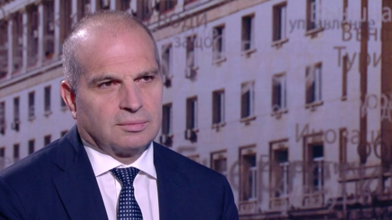 Гроздан Караджов: Обществената поръчка за 30 000 икони е драстична глупост