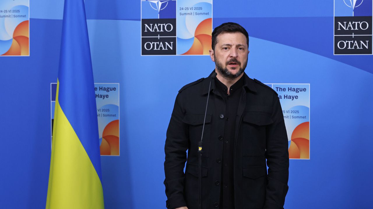 Облеклото на Зеленски предизвика скандал в платформа за залози с криптовалути