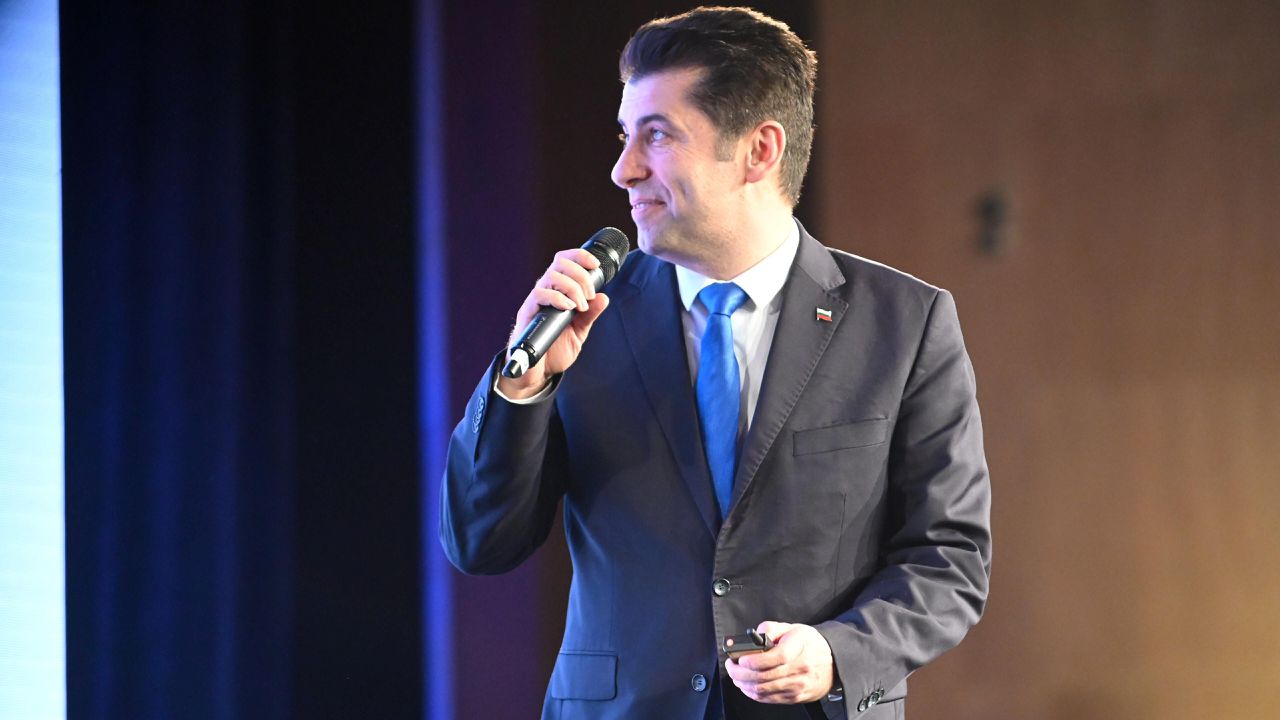 На пресконференция в БТА Кирил Петков обяви, че подава оставка