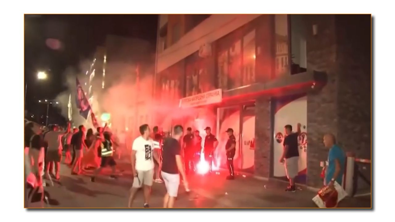 Паравоенните хулигани на Вучич: авторитарният наръчник в действие