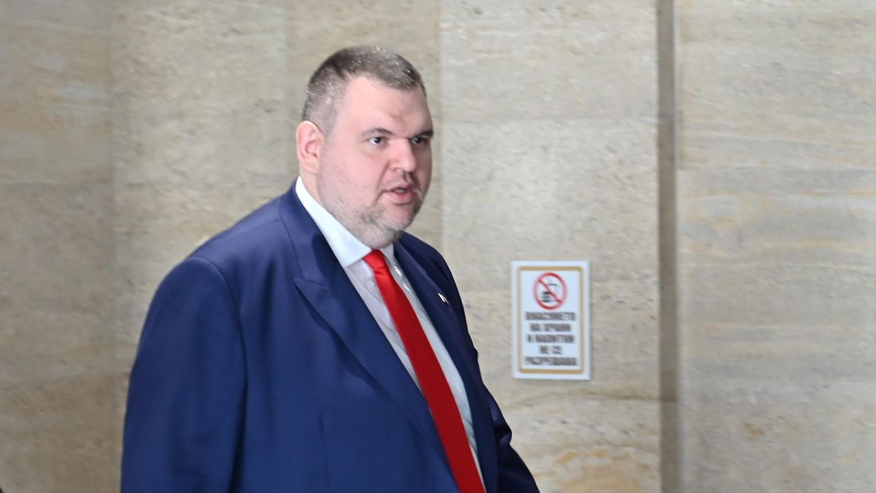 Пеевски подаде сигнал до прокуратурата заради казуса с парното в "Дружба" 2