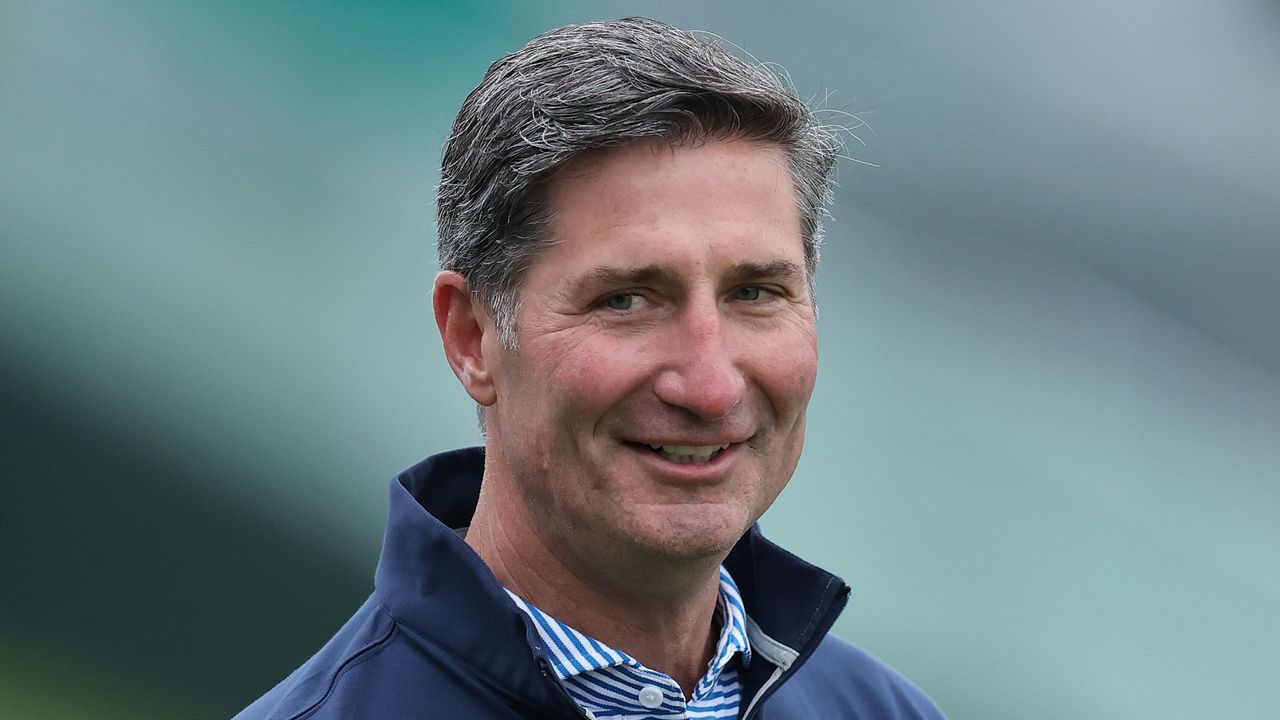 Заплатата на главния изпълнителен директор на Starbucks, Брайън Никол, е