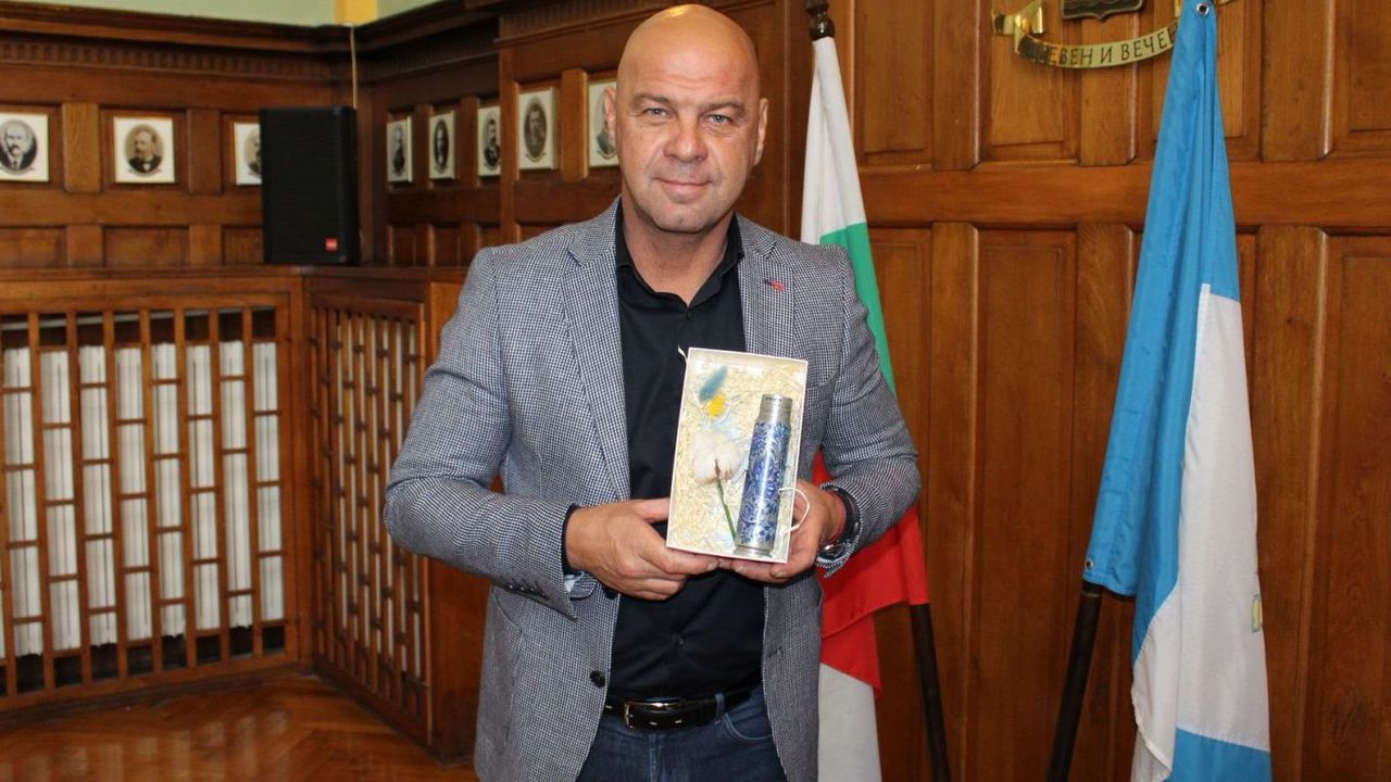 Общинските съветници от  – “ в настояват за незабавната