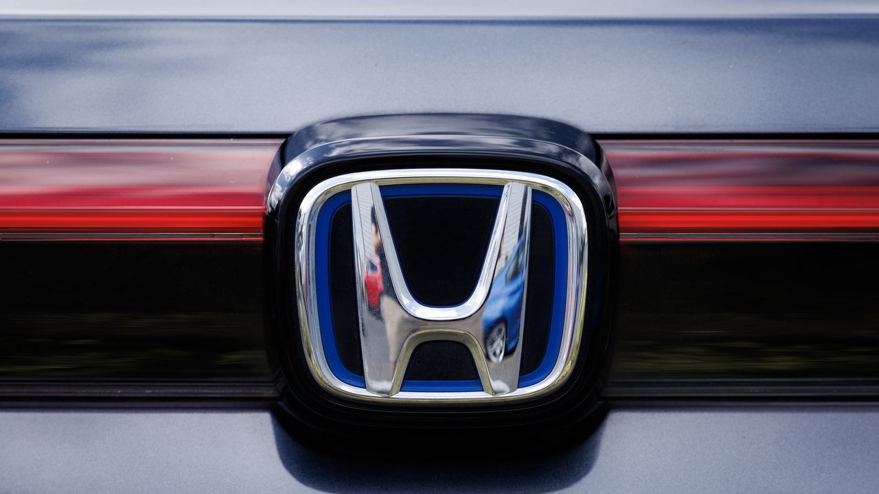 "Хонда" понижи прогнозата си за печалбата за финансовата година заради недостиг на чипове