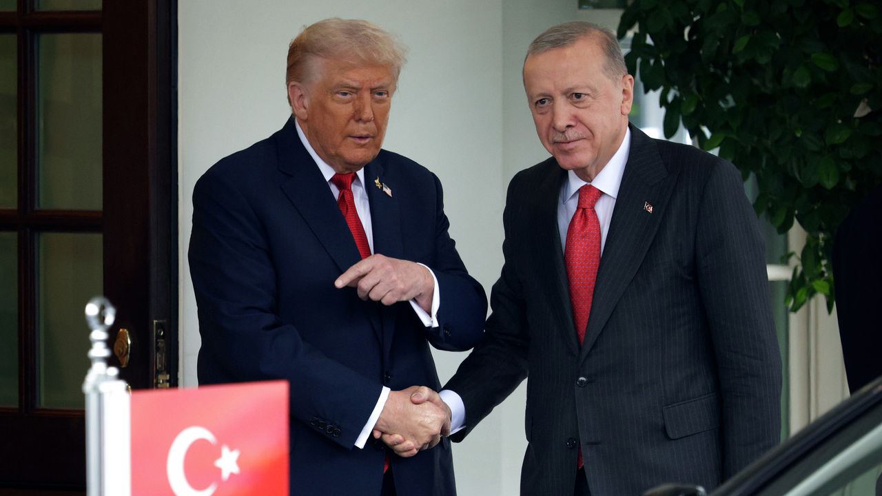 Турският президент пристигна в Белия дом, където бе посрещнат от