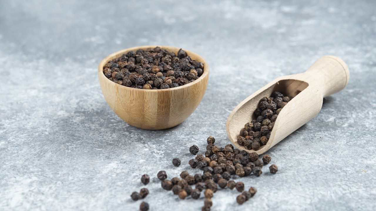 Черният пипер е една от най-използваните подправки в света и