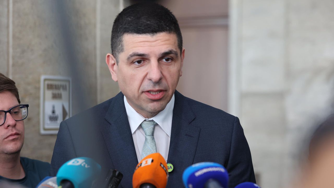 Ивайло Мирчев: Най-накрая Борисов призна, че Пеевски е истинският премиер