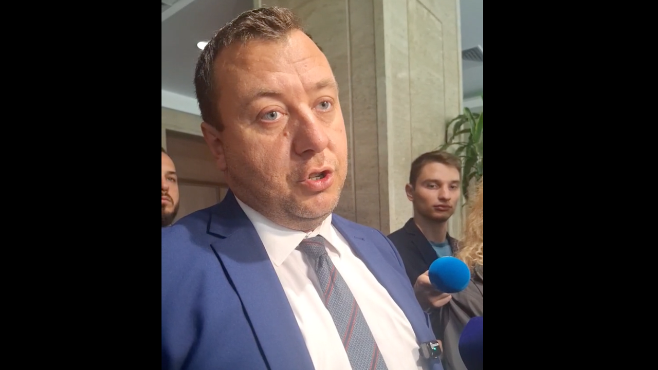 "Възраждане" търси подкрепа за оставката на Наталия Киселова