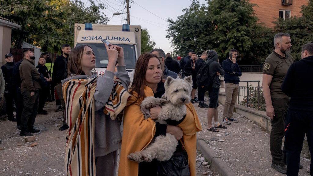 В нежилищна сграда е избухнал пожар, а на друго място
