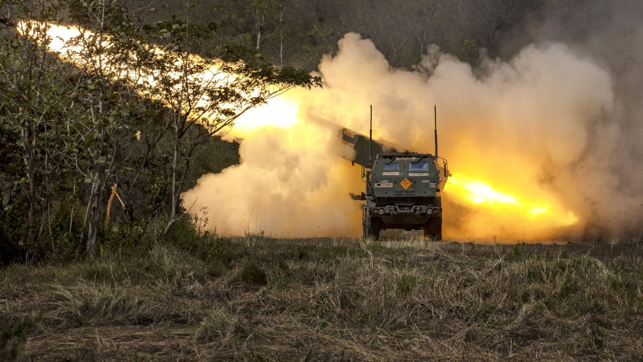 Разстоянието от Стокхолм до Москва е приблизително 1200 км. Това