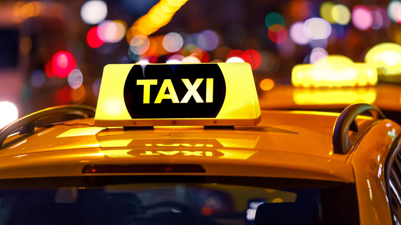 В новогодишната нощ такситата до 00:00 часа ще ни возят
