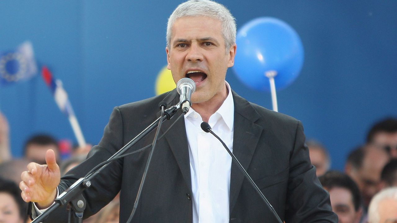 Той добави, че Вучич в един момент се подмазва на