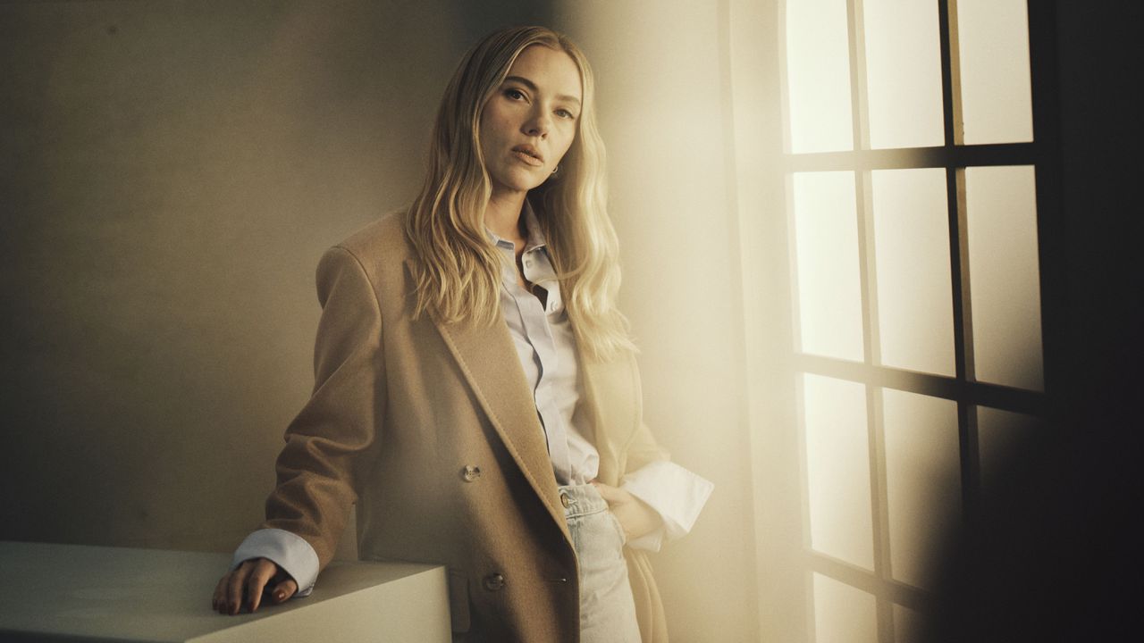 Фланаган заяви пред Variety: Скарлет е блестяща актриса, чийто завладяващ