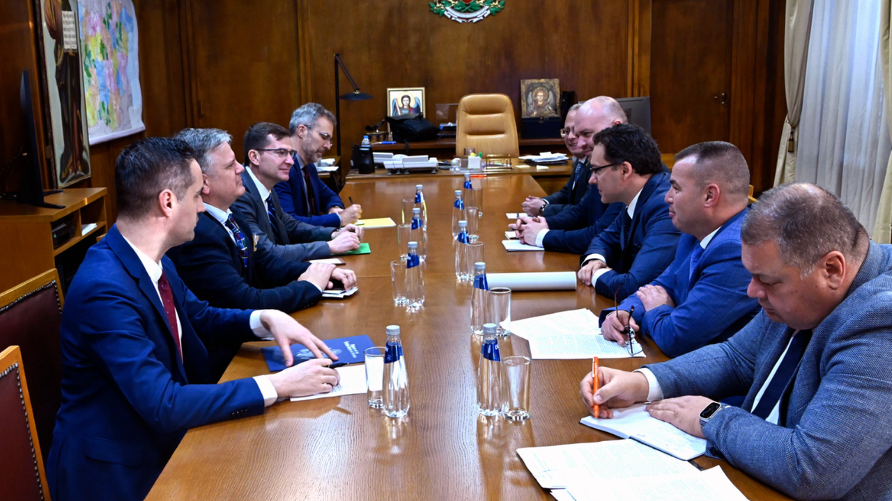 Изкривяване на истината (Paltering)Това е измамна тактика, при която някой