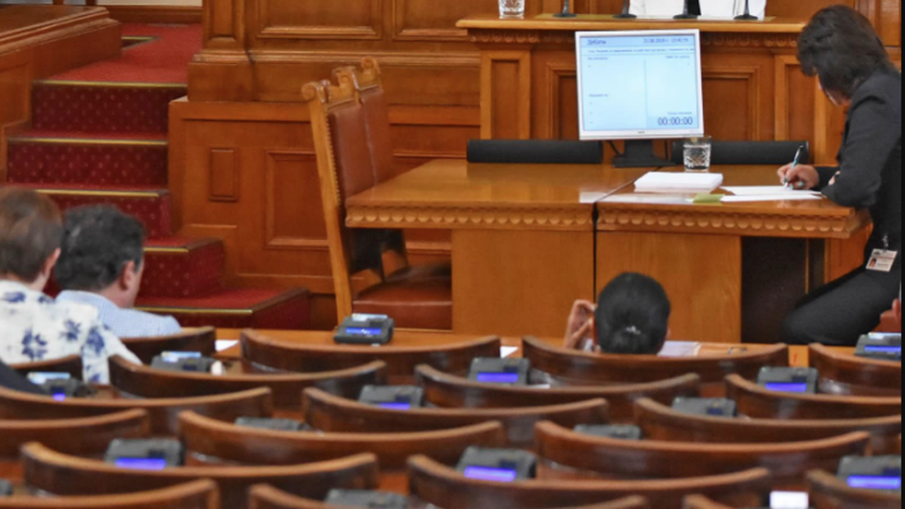 Парламентът включи в дневния си ред за днес проекта на декларация за Македония и Албания