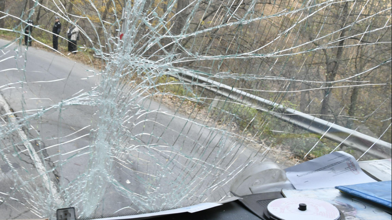 Автобус се удари в товарен автомобил на магистрала "Струма"