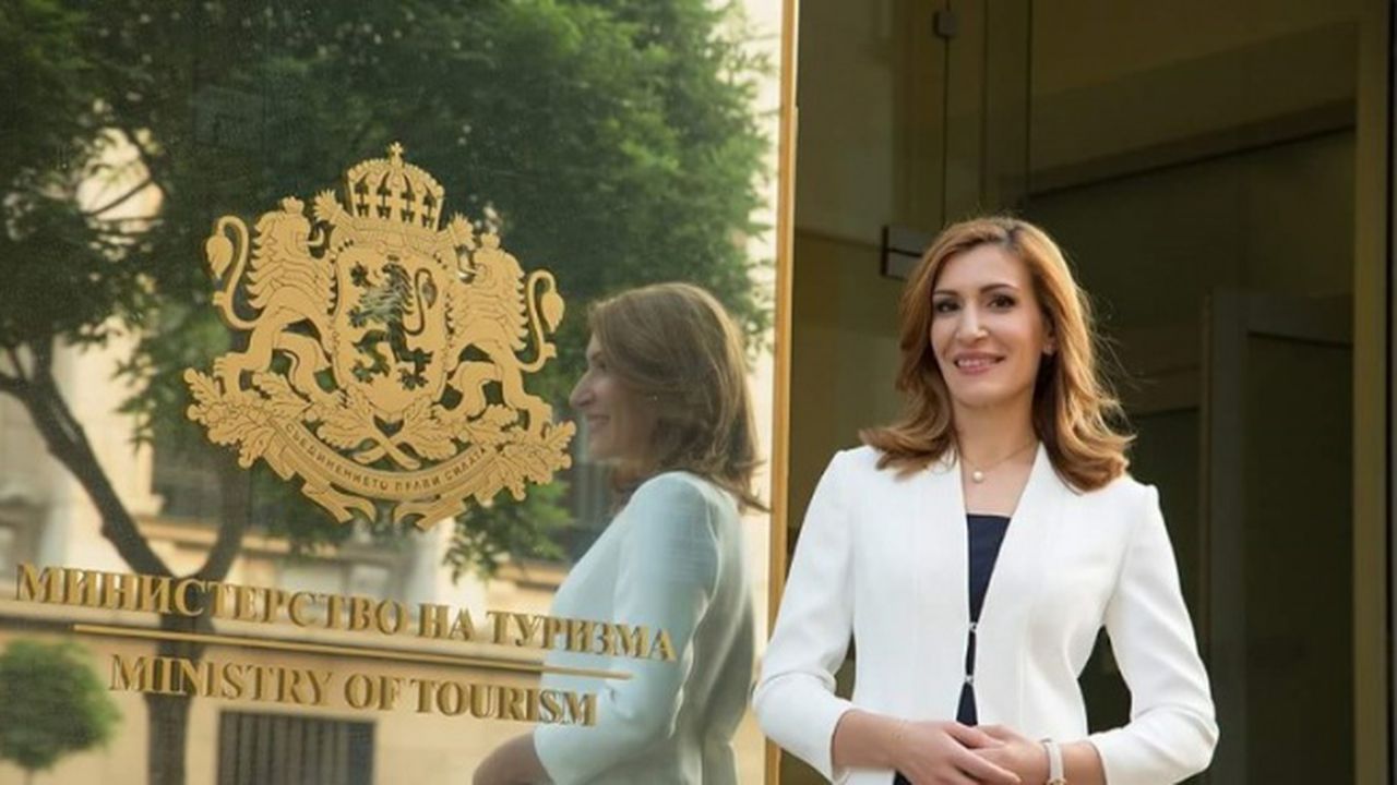 Ангелкова ще проведе работна среща в Слънчев бряг с представители на бизнеса и управители на плажове