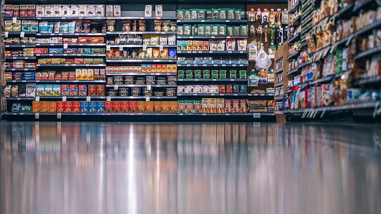 Хранителни продукти с изтекъл срок на годност са иззети в Сливен