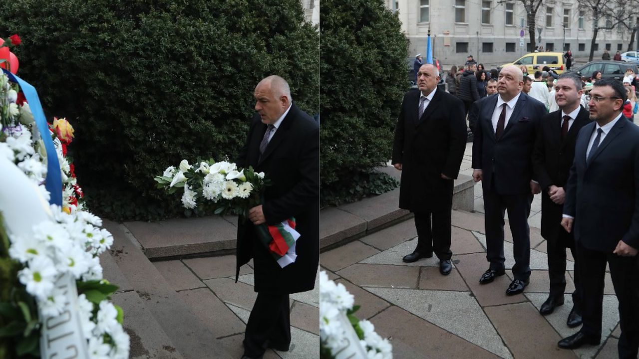 Борисов положи цветя пред паметника на Васил Левски