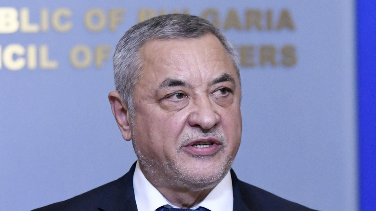 Симеонов подозира интереси зад отказа на ГЕРБ да подкрепи предложението за забрана на пушене на наргиле на закрито