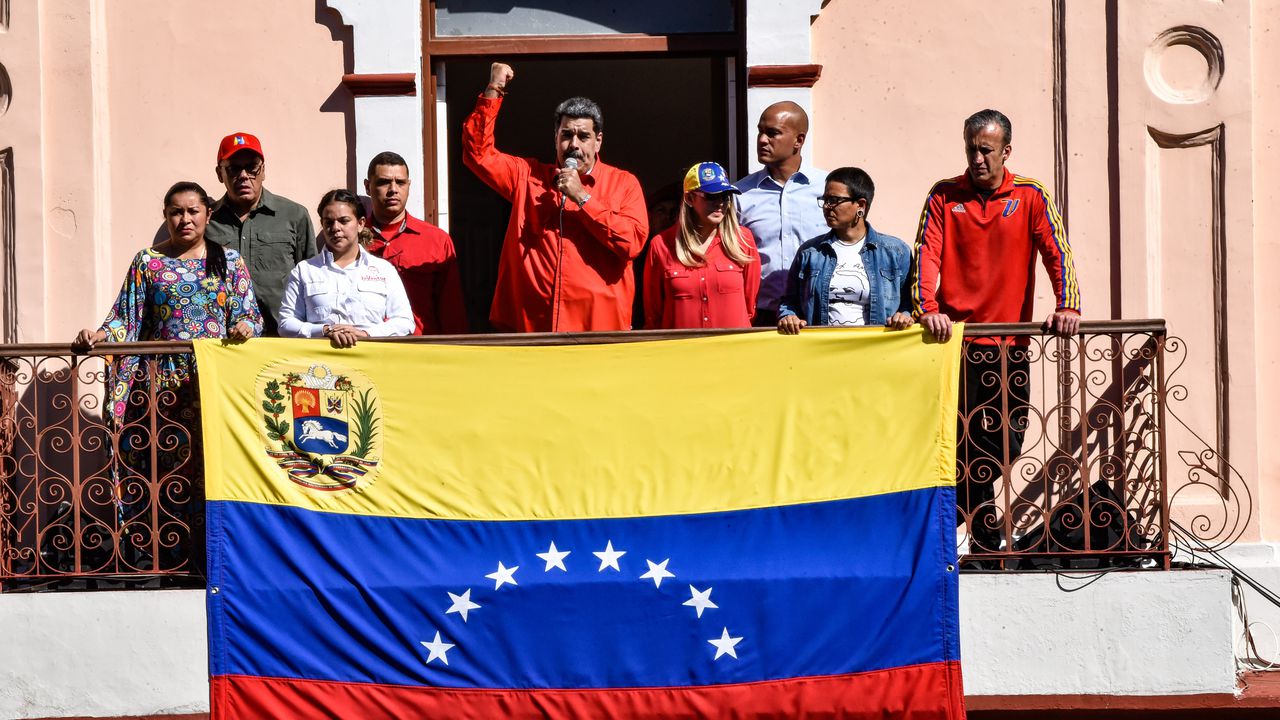 Мадуро отпразнува "провала на пучистката авантюра" на Гуайдо