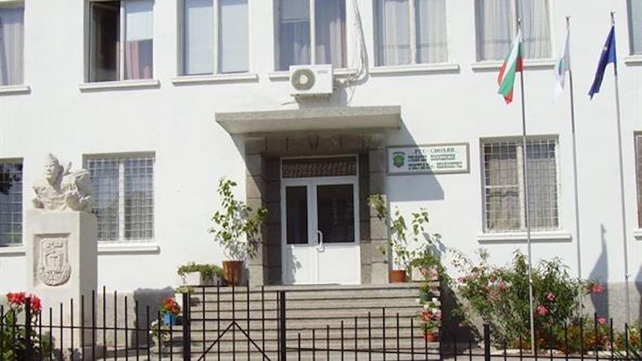 Задържаните до българо-гръцката граница са трима българи и 9 незаконни мигранти