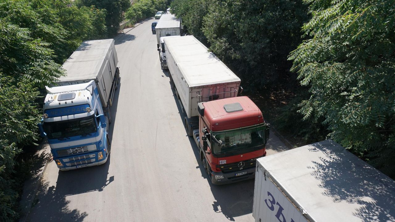 Възстановиха продажбата на месечни винетки за товарни автомобили