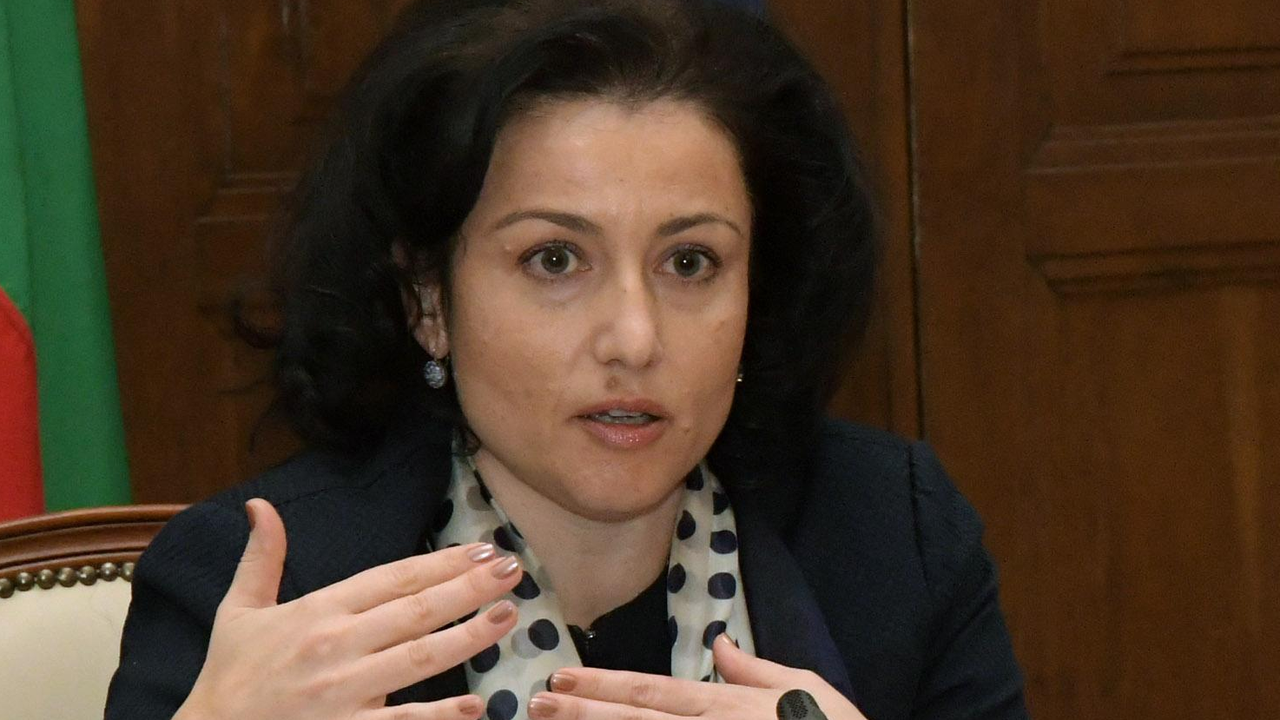 Десислава Танева: Важно е Сливен да има можещ, знаещ, интелигентен и компетентен кмет