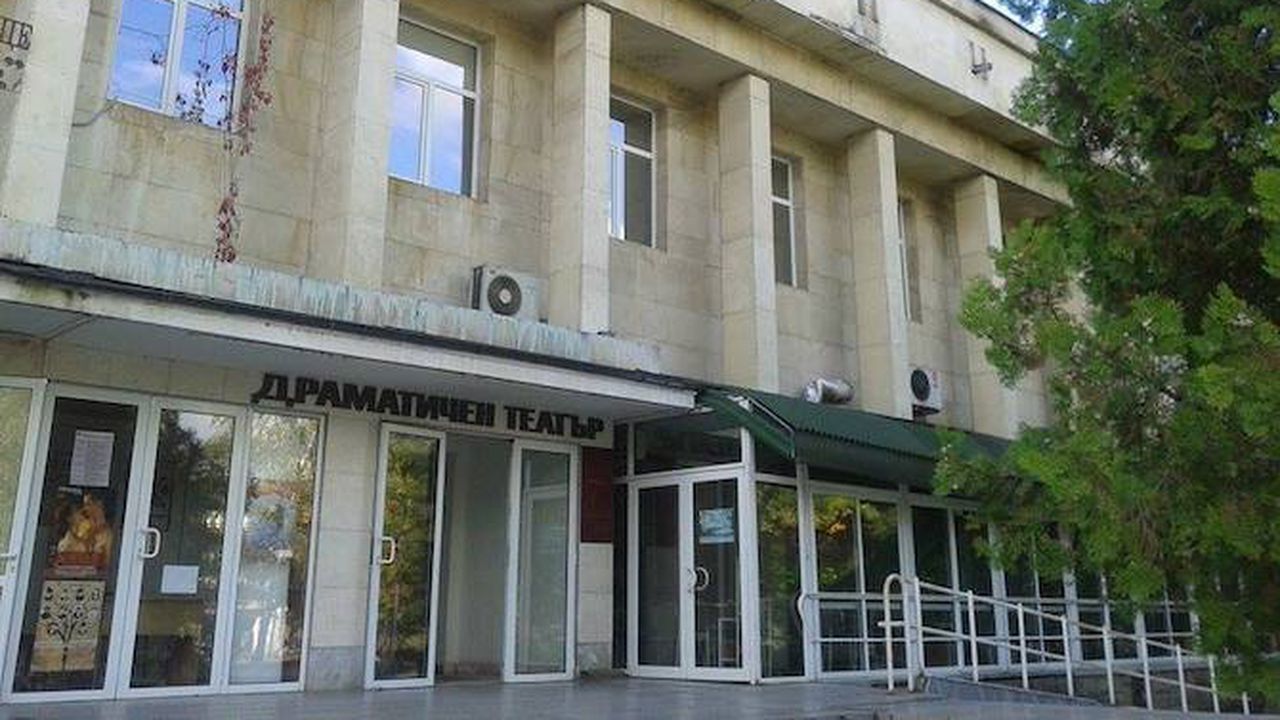 Предлагат Драматичният театър в Ловеч да носи името на Стефан Данаилов