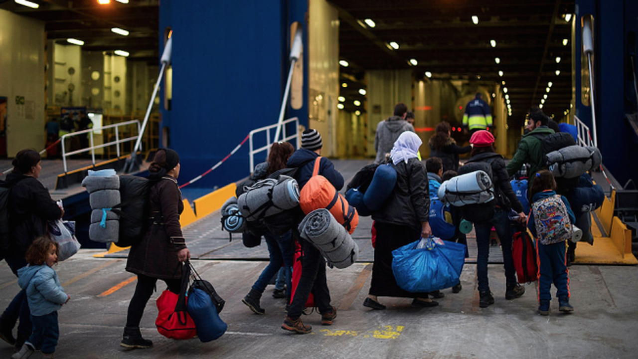 Кораб спаси 34 мигранти от бедстващ плавателен съд в Средиземно море