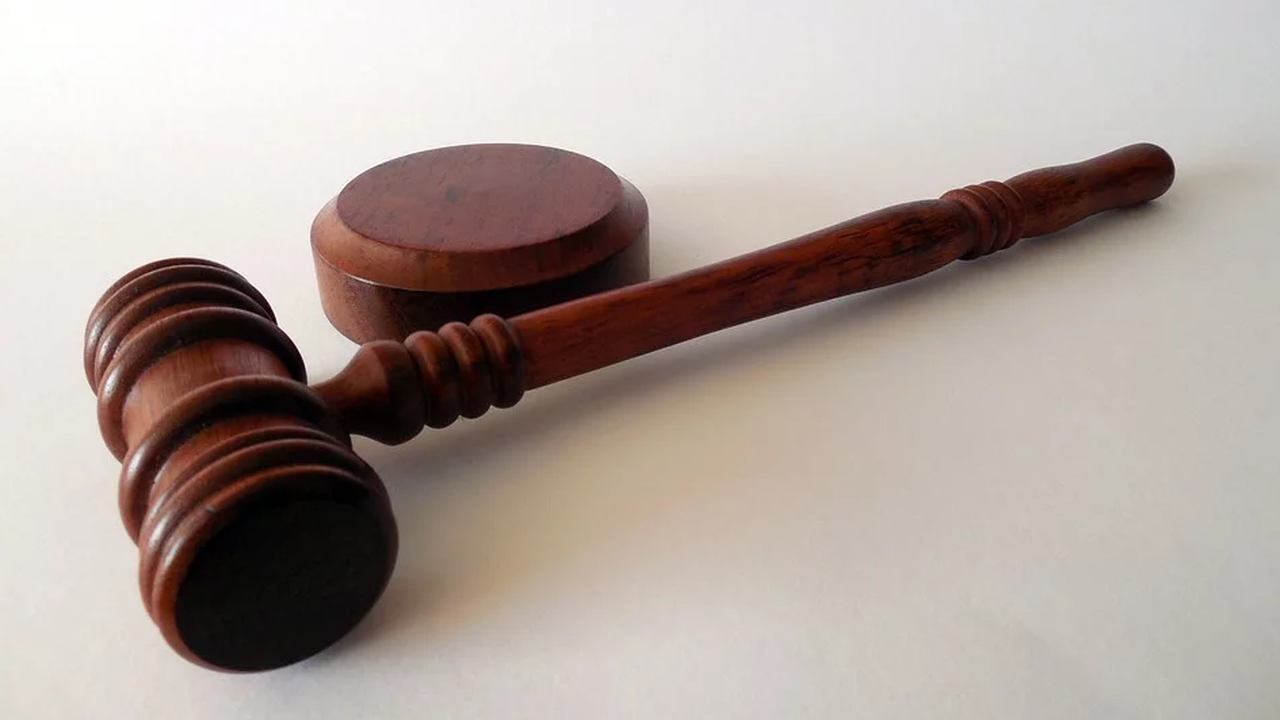 Баща и син са задържани за разпространение на наркотици